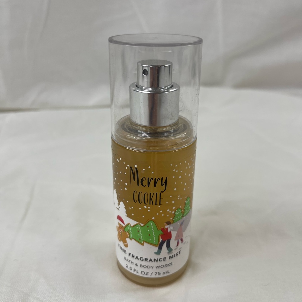 ⭐️Bath and Body Works Merry Cookie Travel Size Fine Fragrance Mist 2.5 fl ounces